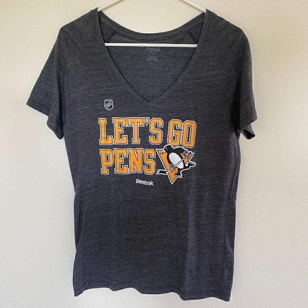 Reebok Women's Graphic T-Shirt Short Sleeves V-Neck  X-Large Hockey Penn